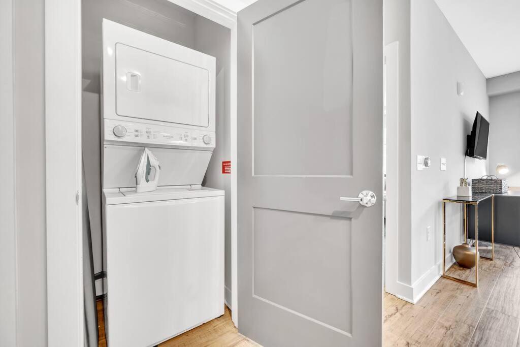 Apartment Modern Luxury ~ King Bed ~ 1br In Plaza Midwood *